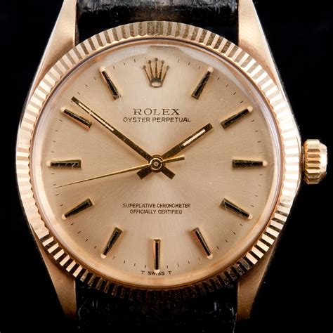 Rolex Oyster Perpetual 34 Superlative Chronometer .